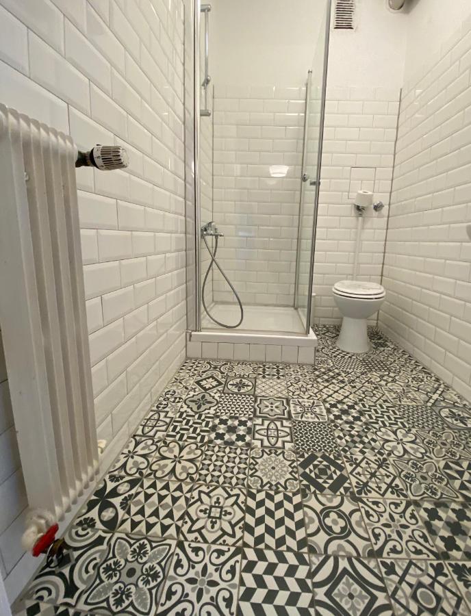 Tm Aparts Dortmund Ngoại thất bức ảnh Bathroom floor tiles