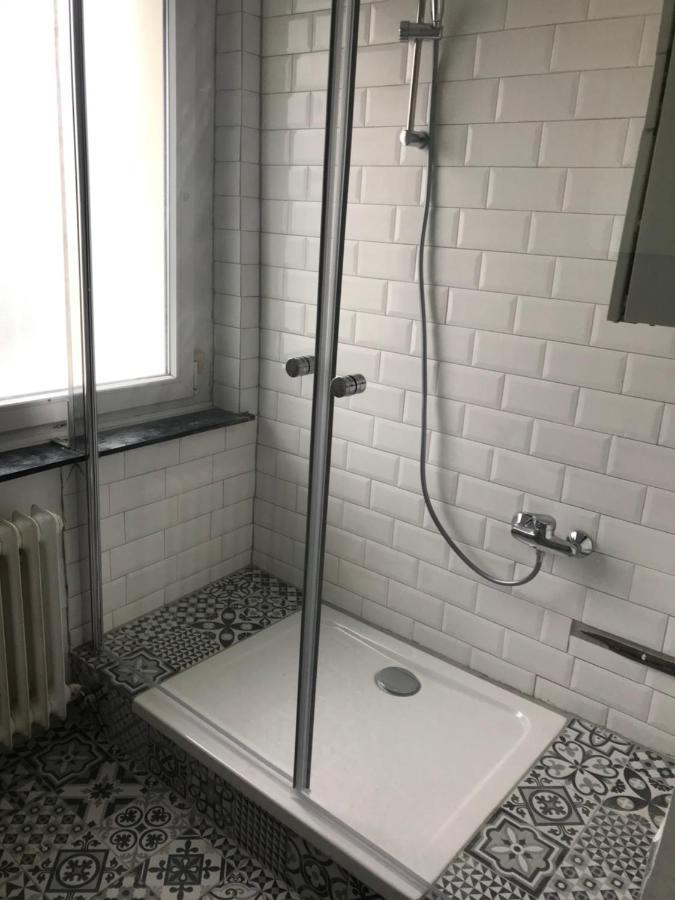 Tm Aparts Dortmund Ngoại thất bức ảnh A shower