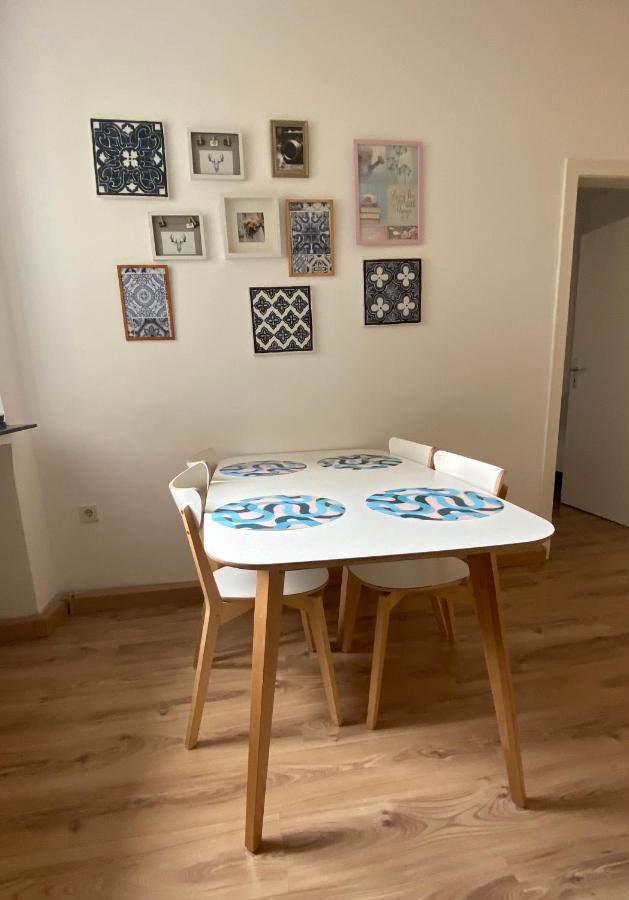 Tm Aparts Dortmund Ngoại thất bức ảnh A dining room table with placemats