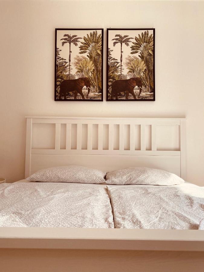 Tm Aparts Dortmund Ngoại thất bức ảnh A bed with a headboard